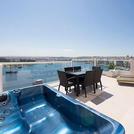 Seafront 3-bedroom Penthouse With Jacuzzi Апартаменты *