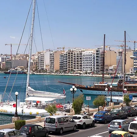 Апартаменты Seafront 3-bedroom Penthouse With Jacuzzi