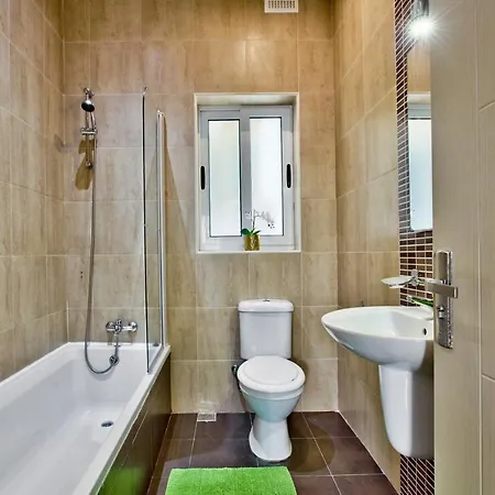 Seafront 3-bedroom Penthouse With Jacuzzi