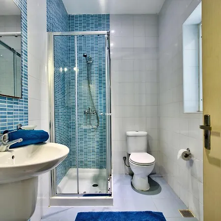 Seafront 3-bedroom Penthouse With Jacuzzi Апартаменты *