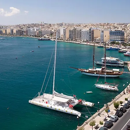 Seafront 3-bedroom Penthouse With Jacuzzi * Sliema