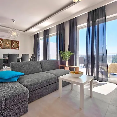 Seafront 3-bedroom Penthouse With Jacuzzi Sliema