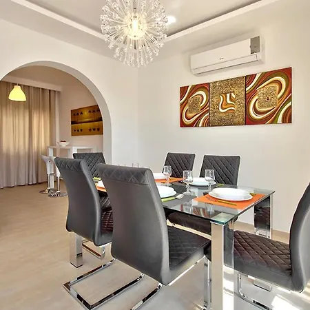 Seafront 3-bedroom Penthouse With Jacuzzi * Sliema