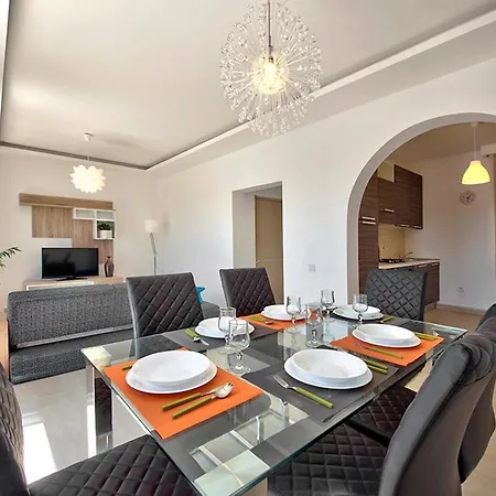 Apartamento Seafront 3-bedroom Penthouse With Jacuzzi