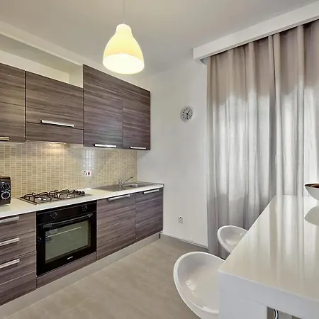 Seafront 3-bedroom Penthouse With Jacuzzi Apartamento *