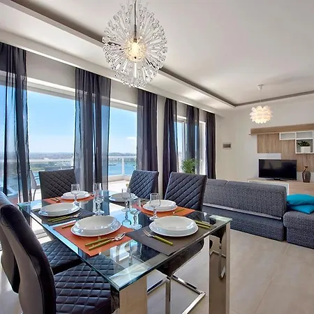 Apartamento Seafront 3-bedroom Penthouse With Jacuzzi