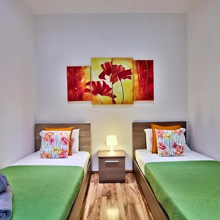 Seafront 3-bedroom Penthouse With Jacuzzi * Sliema