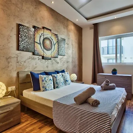 Seafront 3-bedroom Penthouse With Jacuzzi Apartamento *