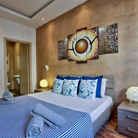 Seafront 3-bedroom Penthouse With Jacuzzi