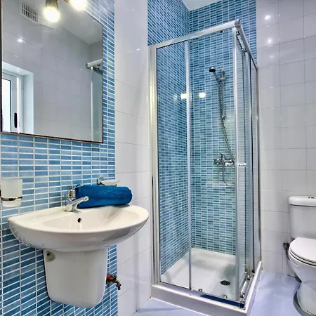 Seafront 3-bedroom Penthouse With Jacuzzi Apartamento